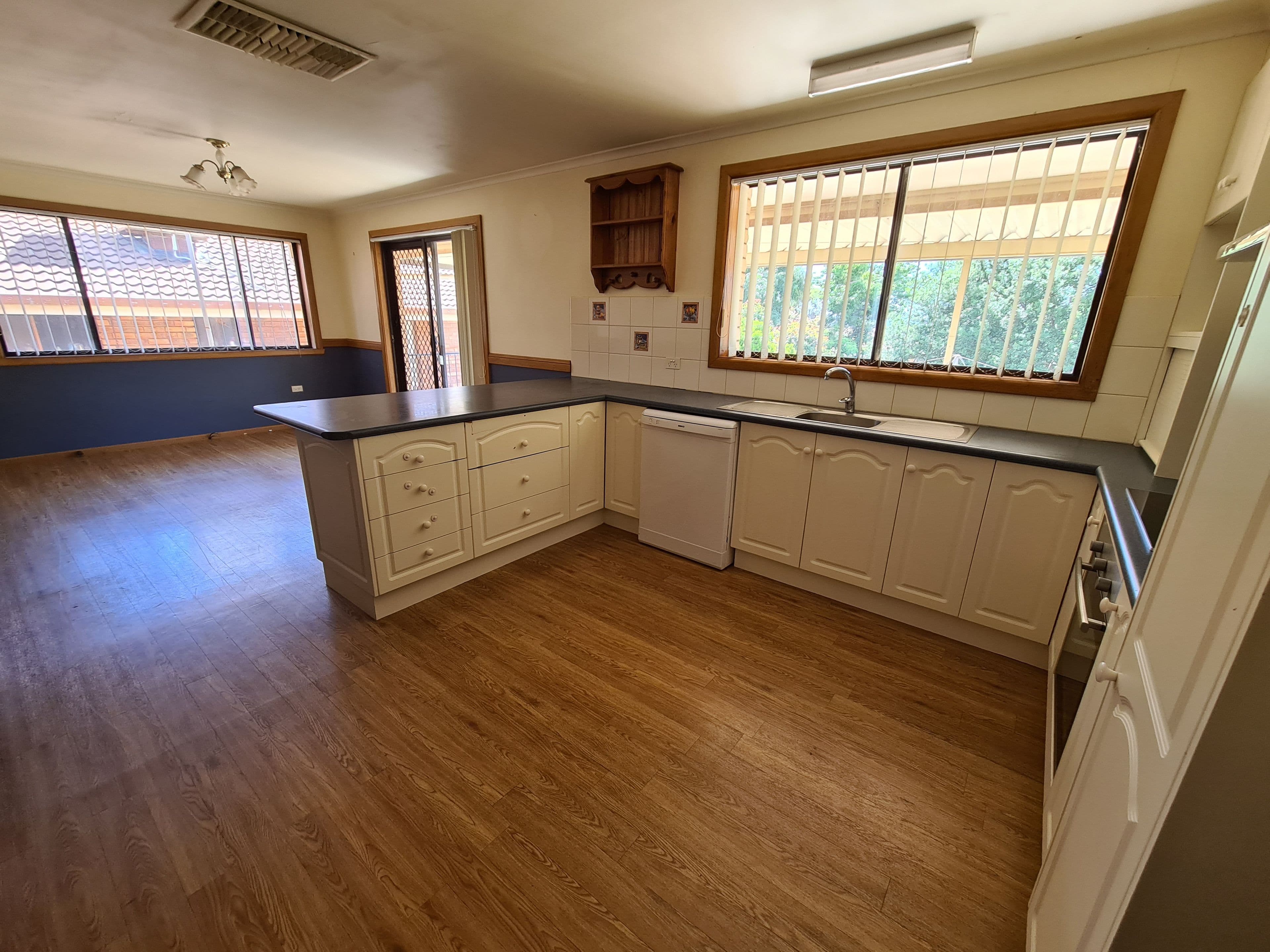 27 Moor Street, Parkes NSW 2870, Parkes - Thumbnail 3