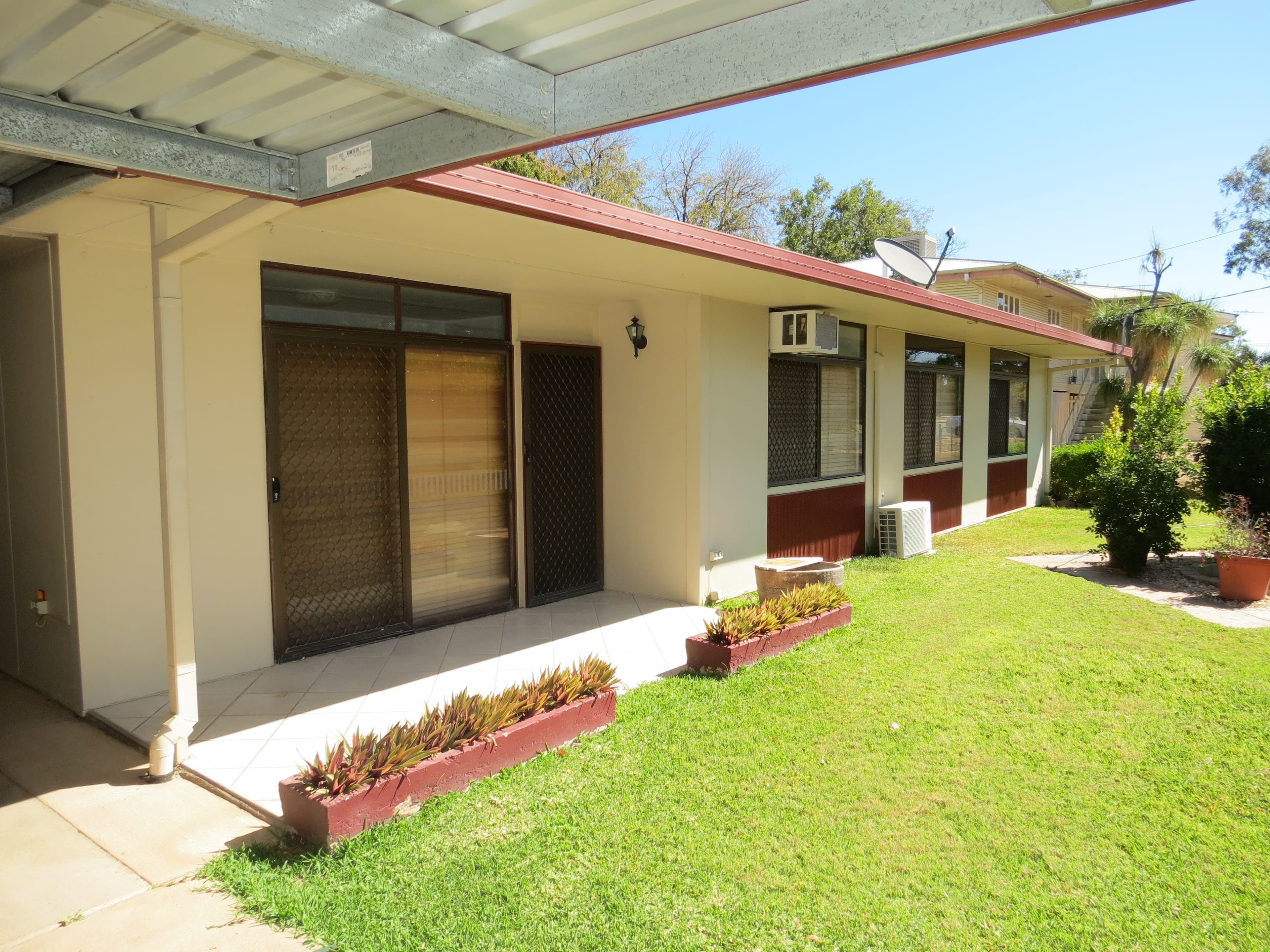 10 Racecourse Road, Emerald QLD 4720, Emerald - Image 1