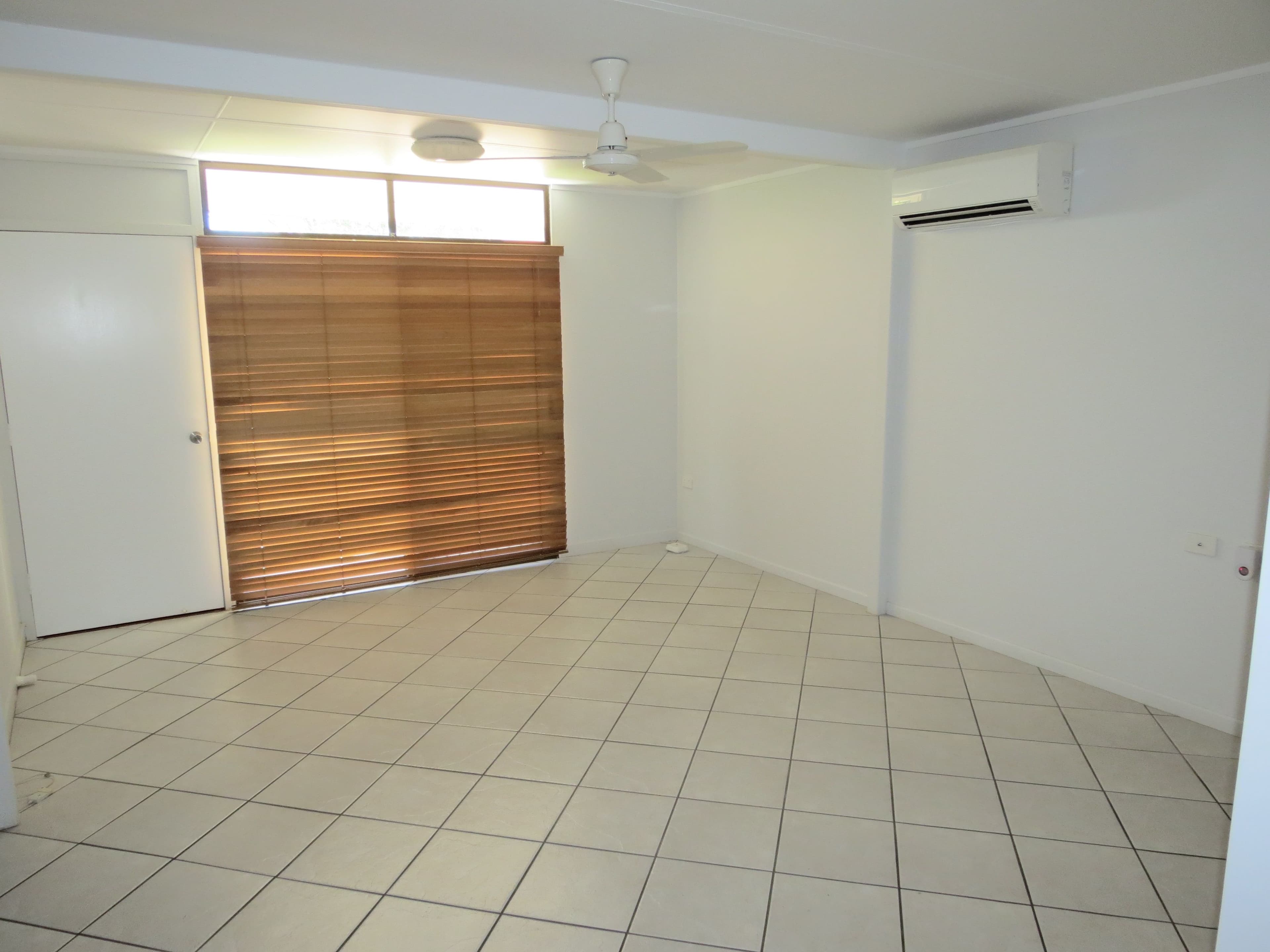 10 Racecourse Road, Emerald QLD 4720, Emerald - Thumbnail 7
