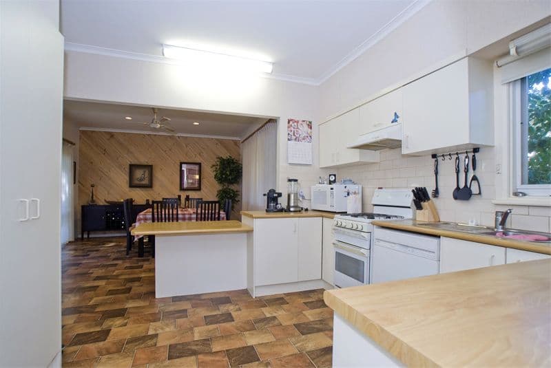 40   Fairhills Parade, GLEN WAVERLEY VIC 3150, Glen Waverley - Thumbnail 3