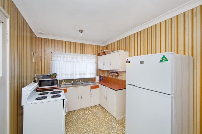 78 Hume Boulevard, KILLARNEY VALE NSW 2261, Killarney Vale - Thumbnail 3