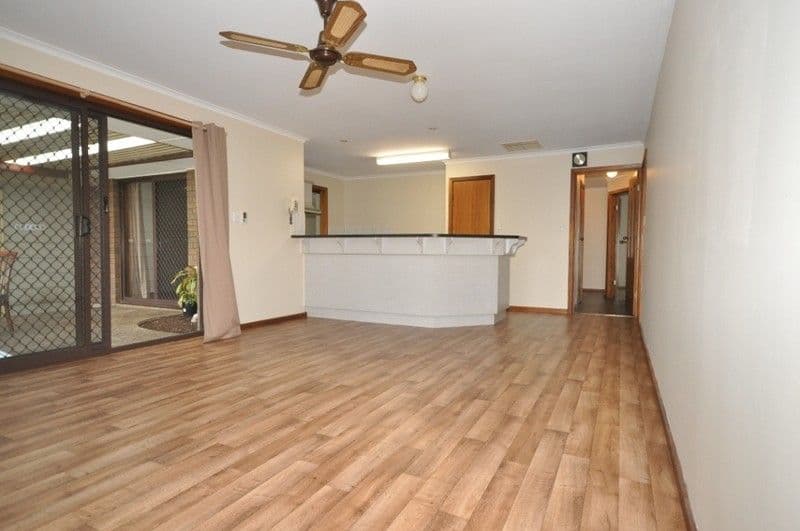 32 Zurich Road, CRAIGMORE SA 5114, Craigmore - Thumbnail 3