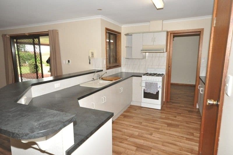 32 Zurich Road, CRAIGMORE SA 5114, Craigmore - Thumbnail 4