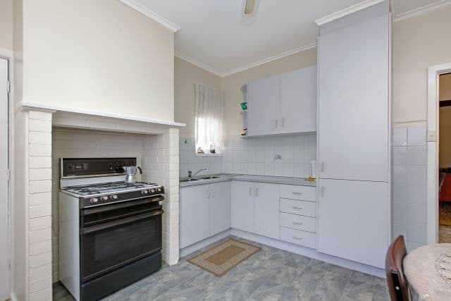 15 Malcolm Street, Preston VIC 3072, Preston - Thumbnail 3