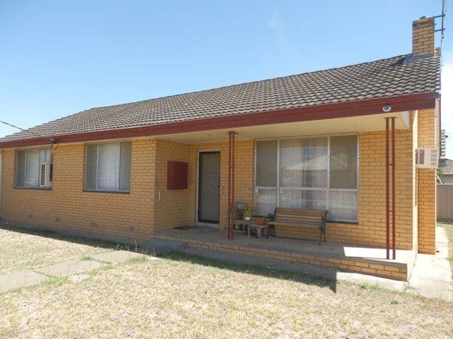 9 Haverfield Street, ECHUCA VIC 3564, Echuca - Thumbnail 2