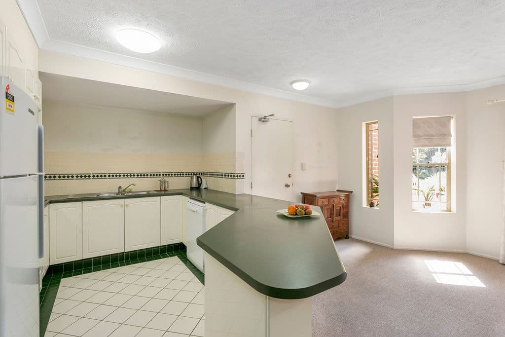 53 Bauer Street, Southport QLD 4215, Southport - Thumbnail 3