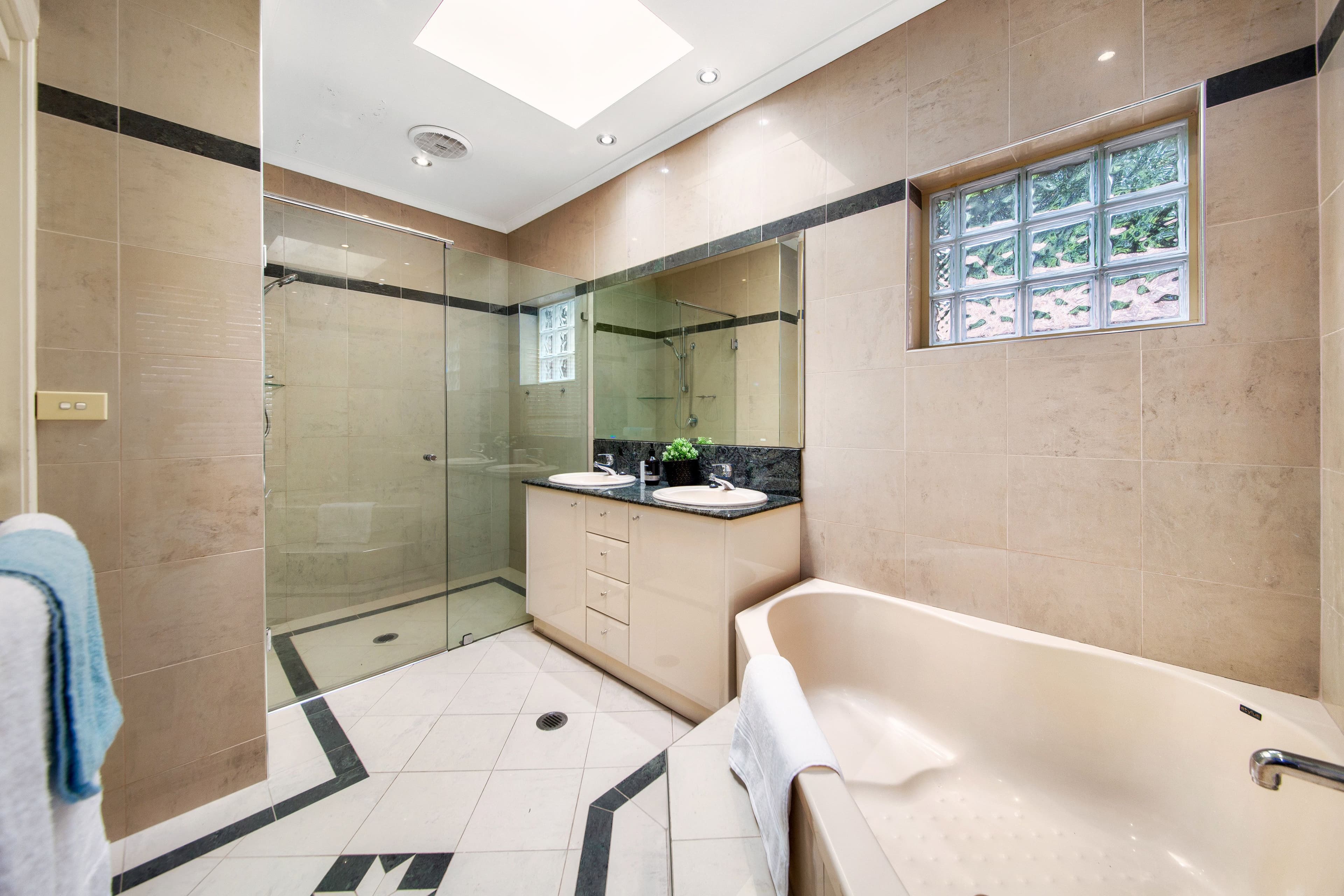 21 Cranbrook Place, Illawong NSW 2234, Illawong - Thumbnail 8