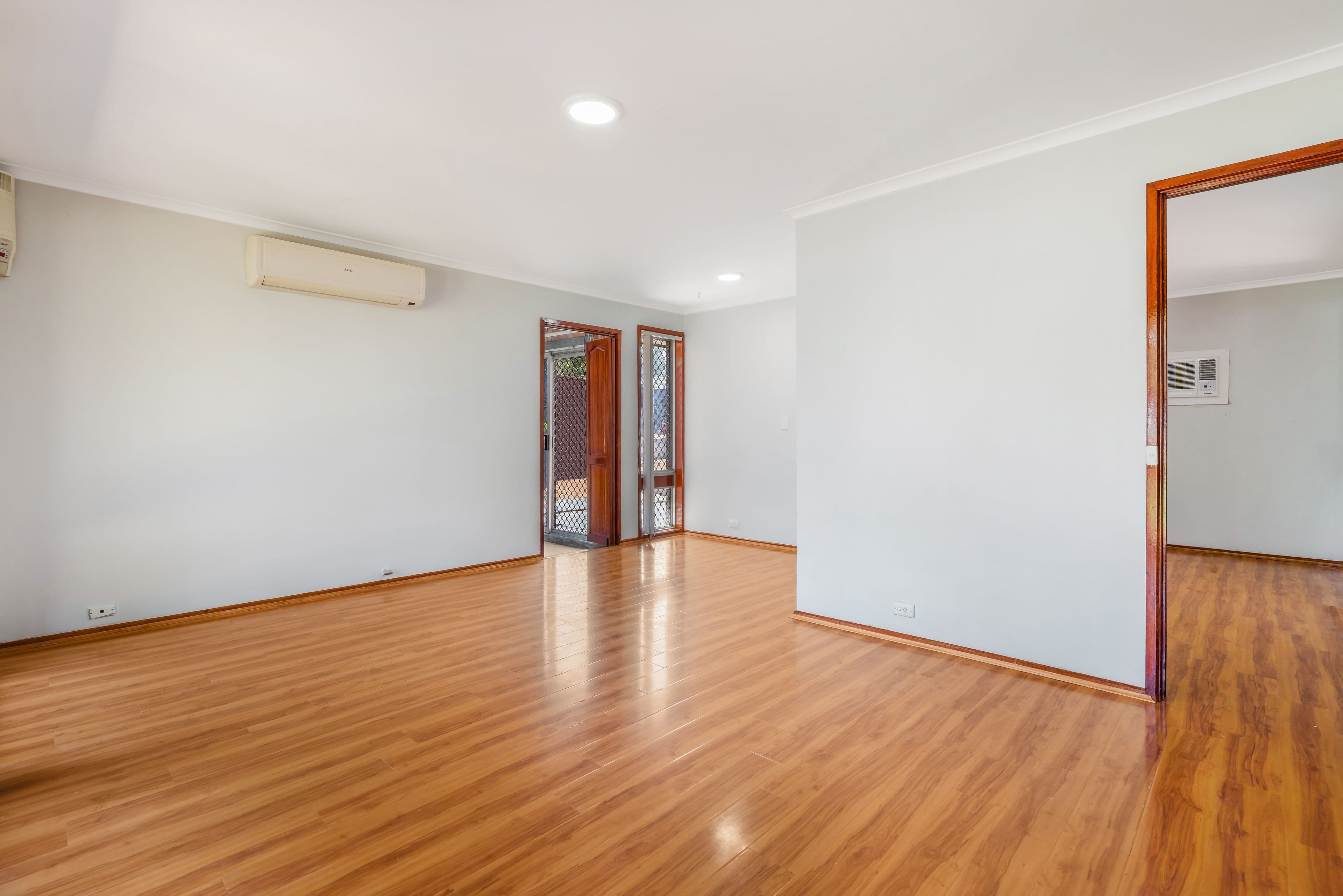 8 Newbury Place, Eagle Vale NSW 2558, Eagle Vale - Thumbnail 3