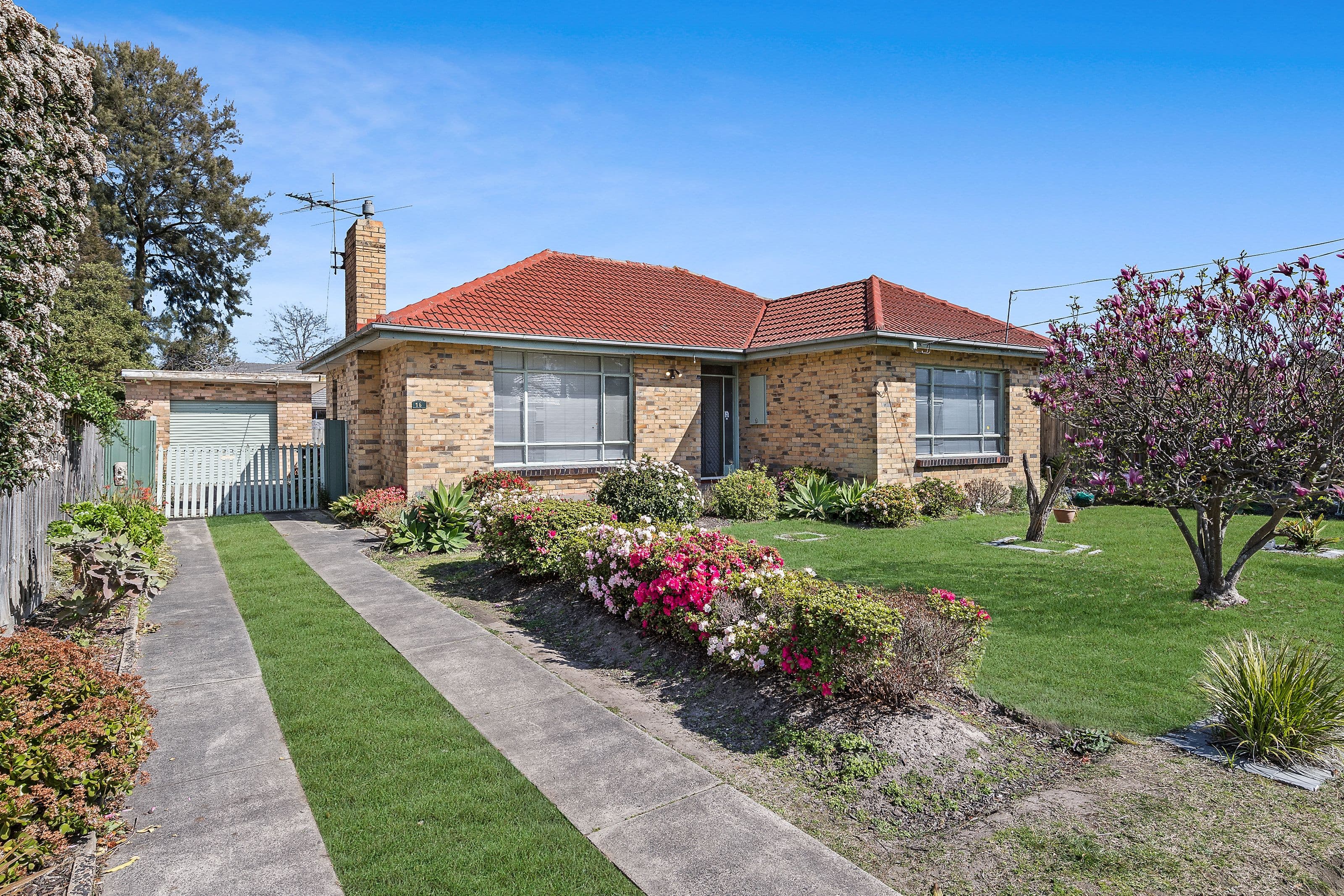 16 Monterey Avenue, Glen Waverley VIC 3150, Glen Waverley - Thumbnail 3