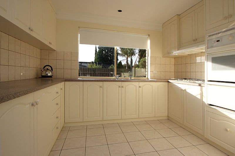 12 Cobblestone Close, GULFVIEW HEIGHTS SA 5096, Gulfview Heights - Thumbnail 2