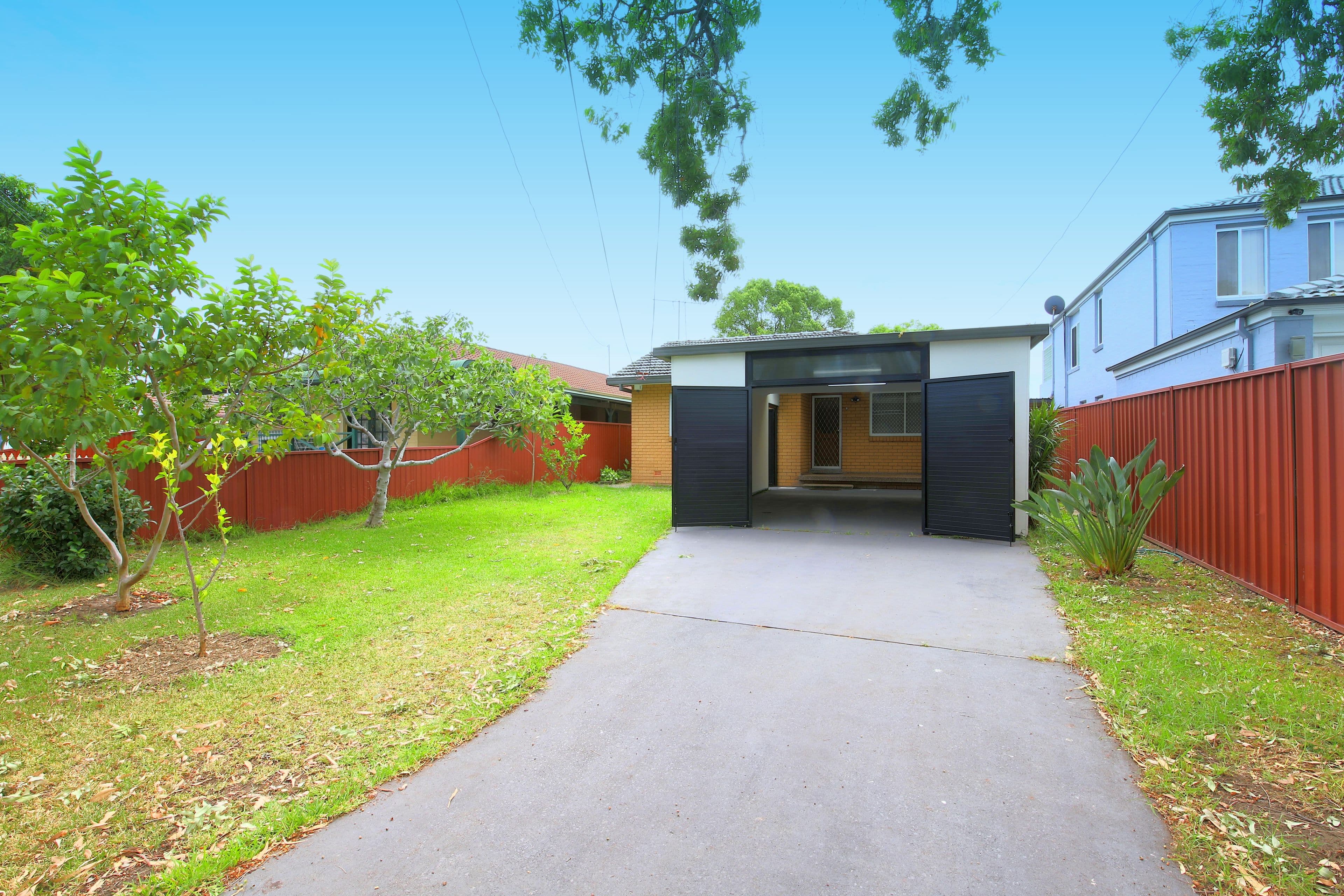 40 Endeavour Road, Georges Hall - Thumbnail 2