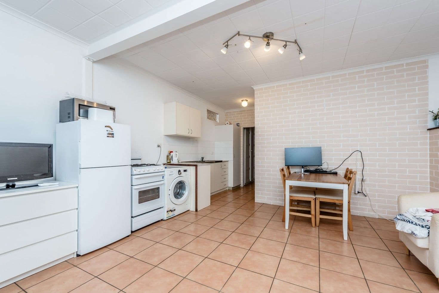 83 Gregory Street, Beachlands WA 6530, Beachlands - Thumbnail 2