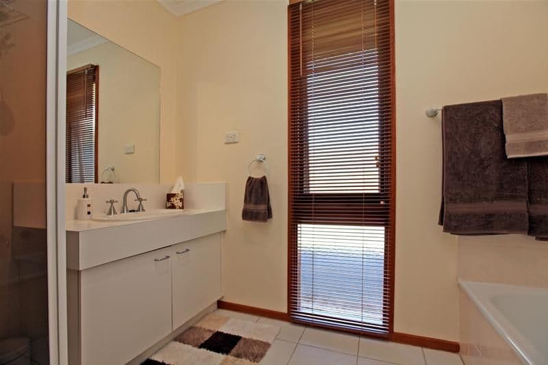 14 Brentfield Court, MILL PARK VIC 3082, Mill Park - Thumbnail 6
