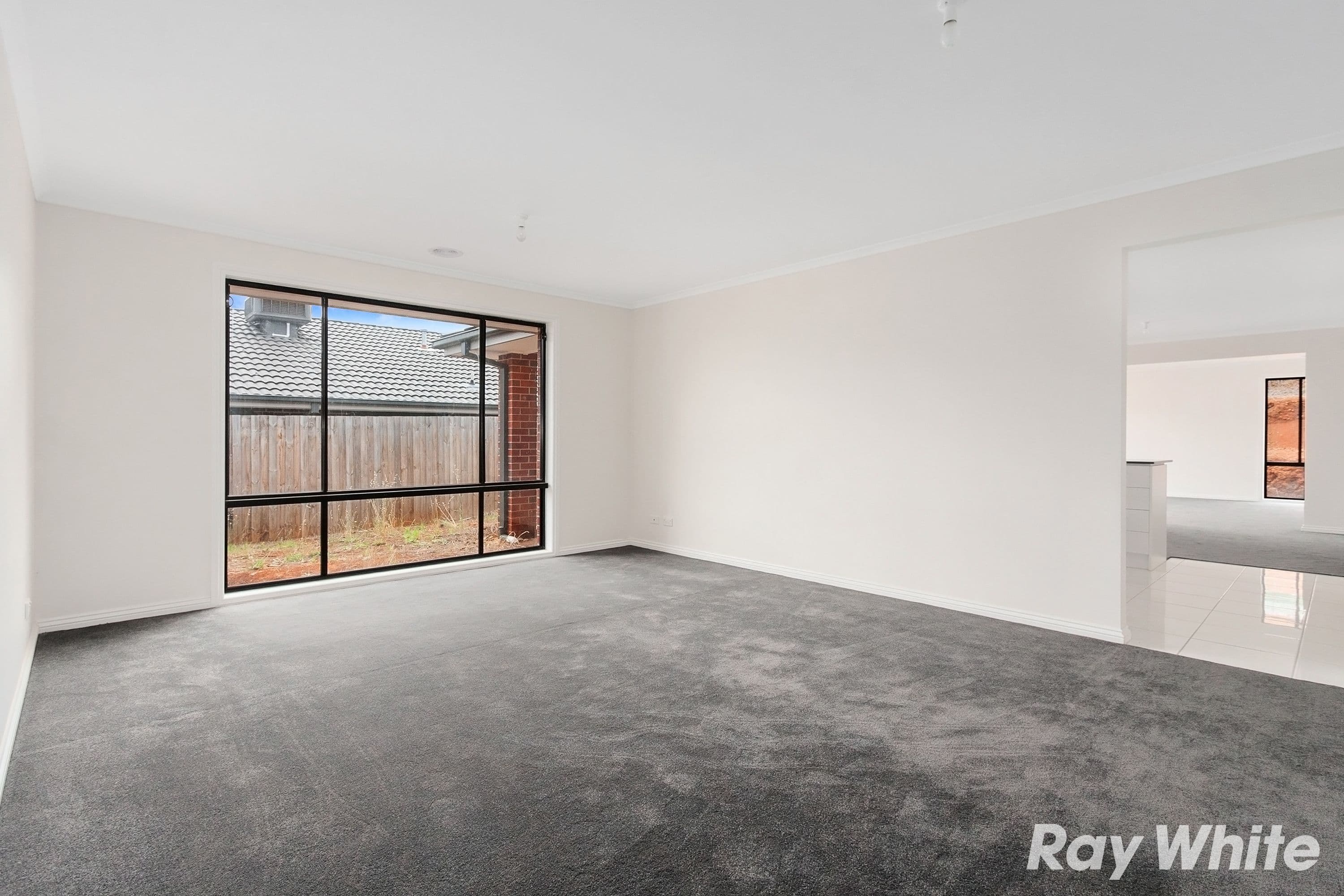 8 Leura Street, Drouin VIC 3818, Drouin - Thumbnail 5