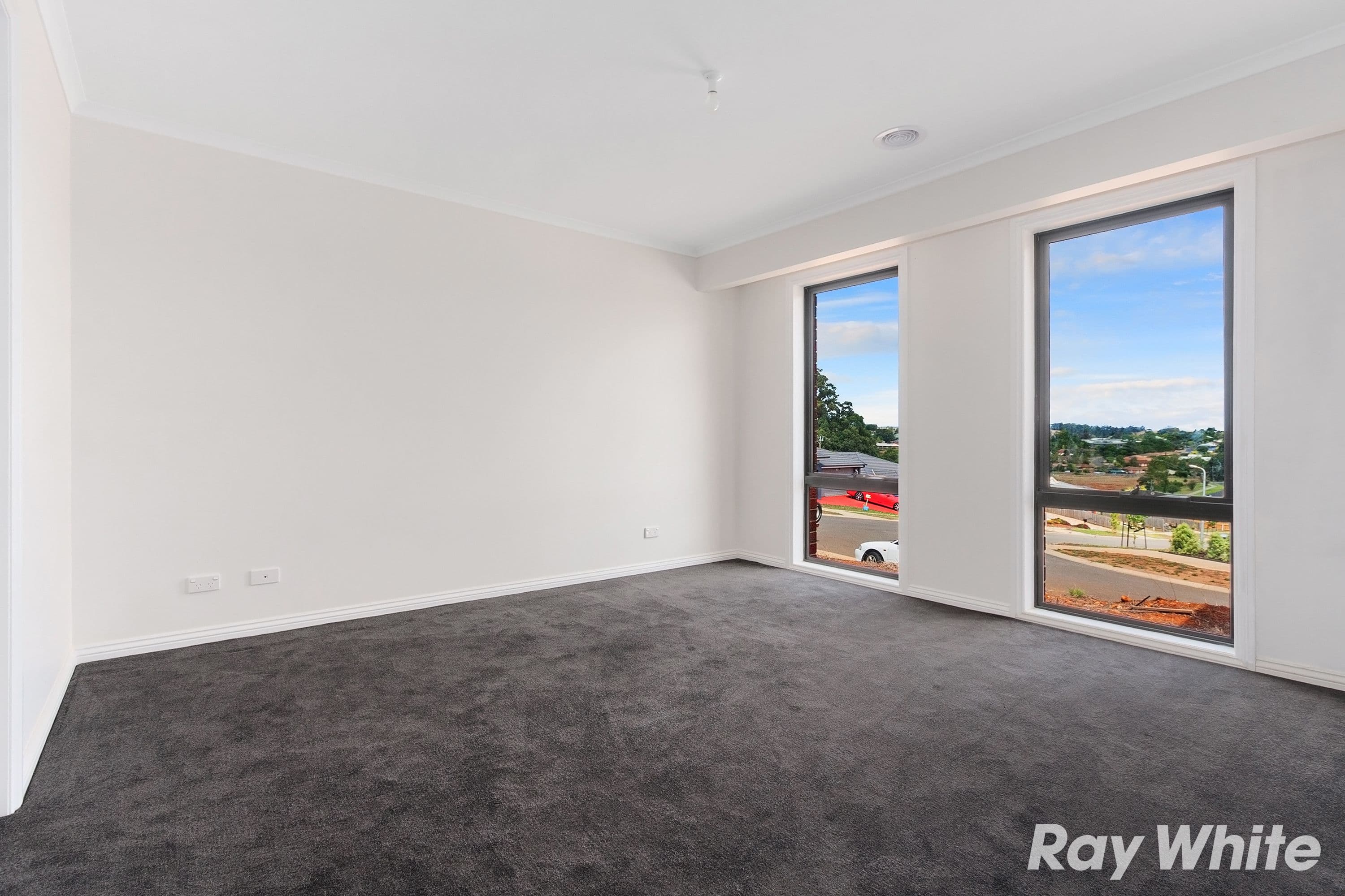 8 Leura Street, Drouin VIC 3818, Drouin - Thumbnail 6