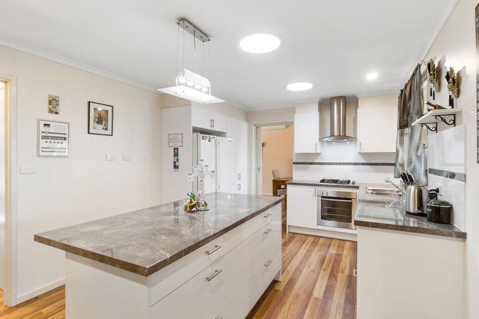 175 Bellbridge Drive, Hoppers Crossing VIC 3029, Hoppers Crossing - Thumbnail 2