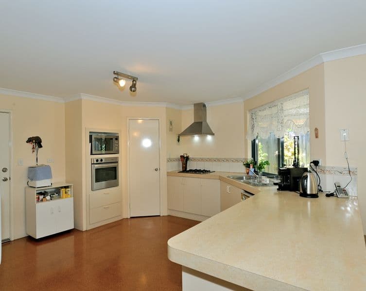 29 Properjohn Drive, ROCKINGHAM WA 6168, Rockingham - Thumbnail 4