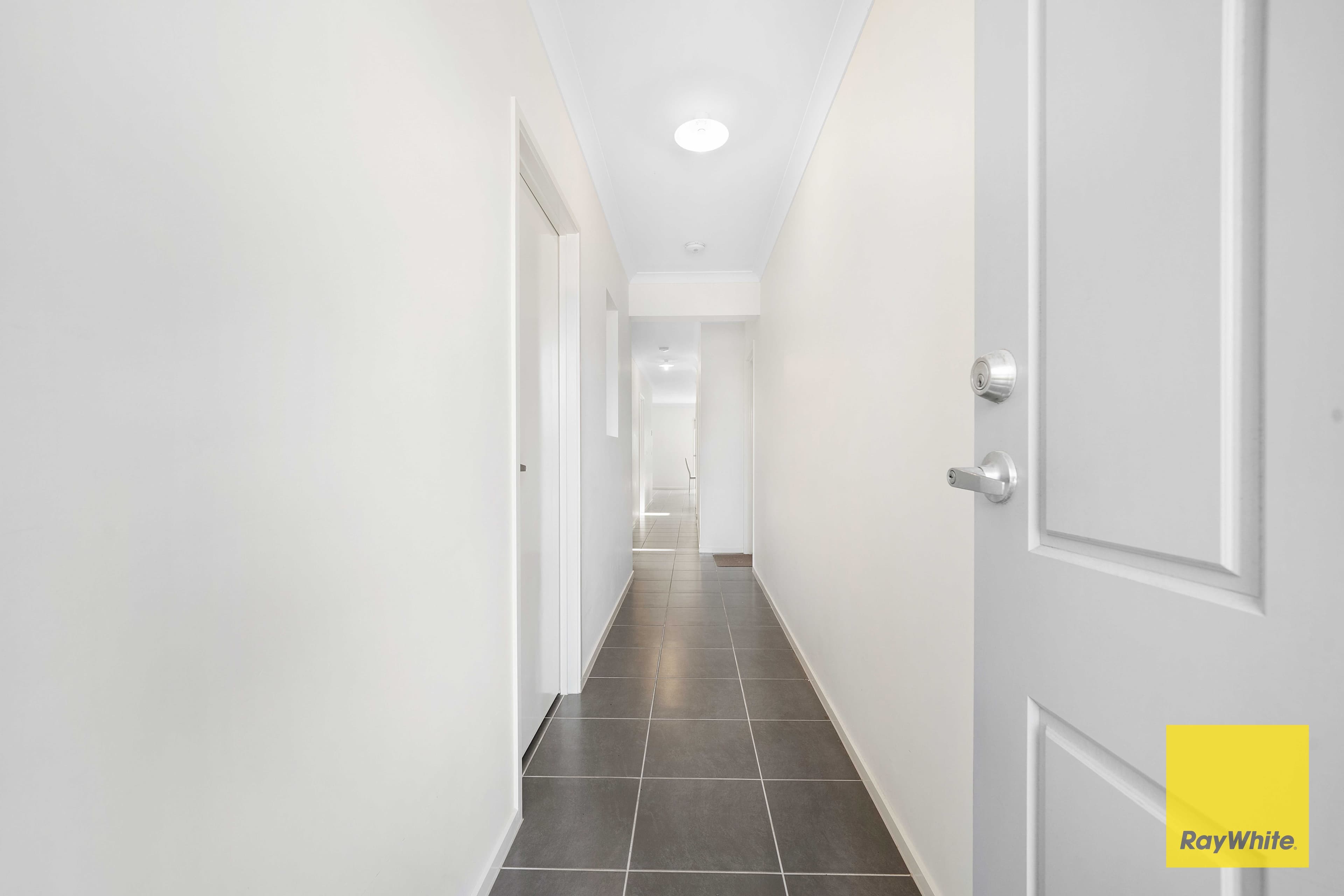 34 Obsidian Avenue, Tarneit VIC 3029, Tarneit - Thumbnail 3