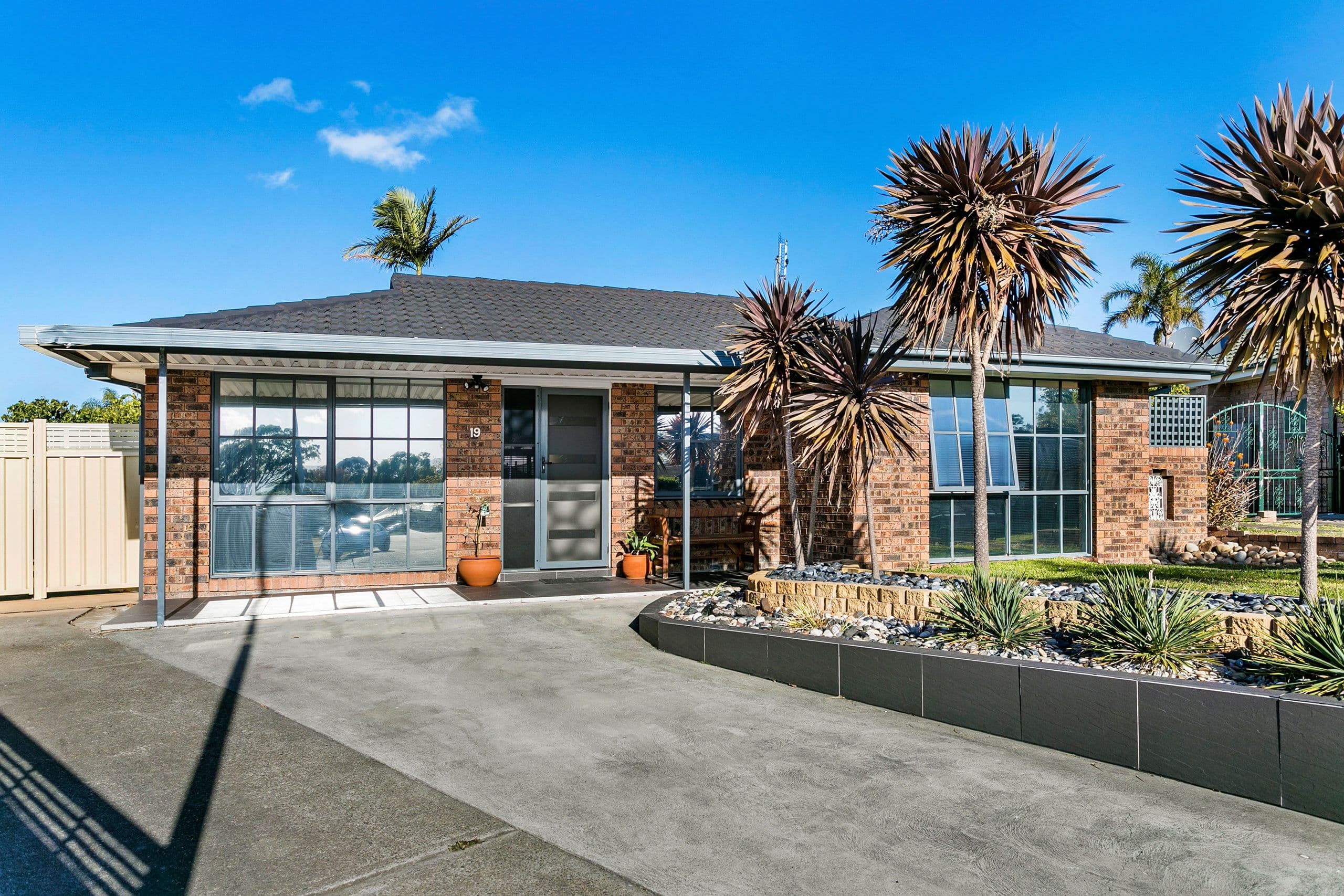 27 Birra Drive, Oak Flats - Image 1
