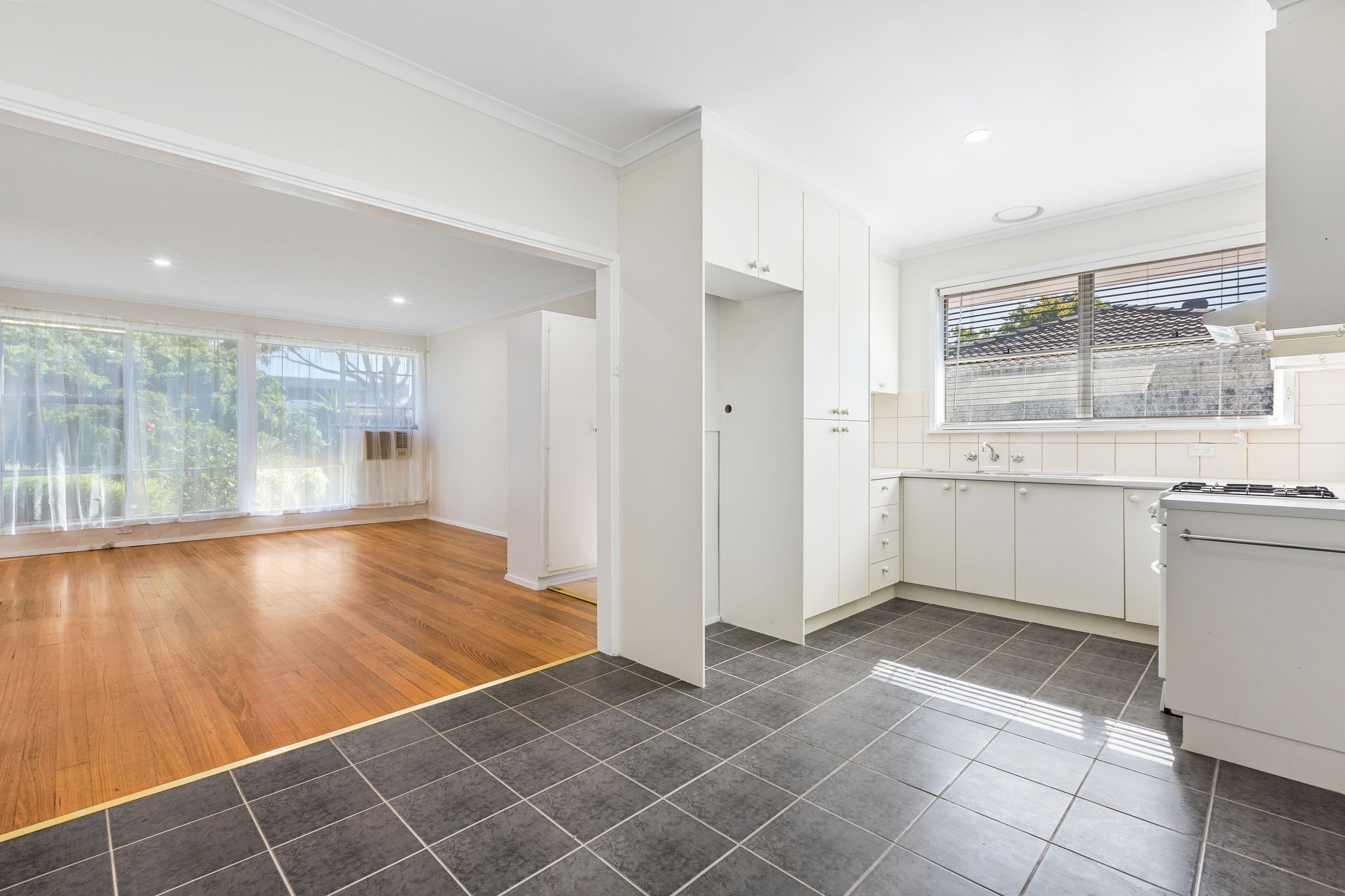 10 Forster Avenue, Frankston North VIC 3200, Frankston North - Thumbnail 2