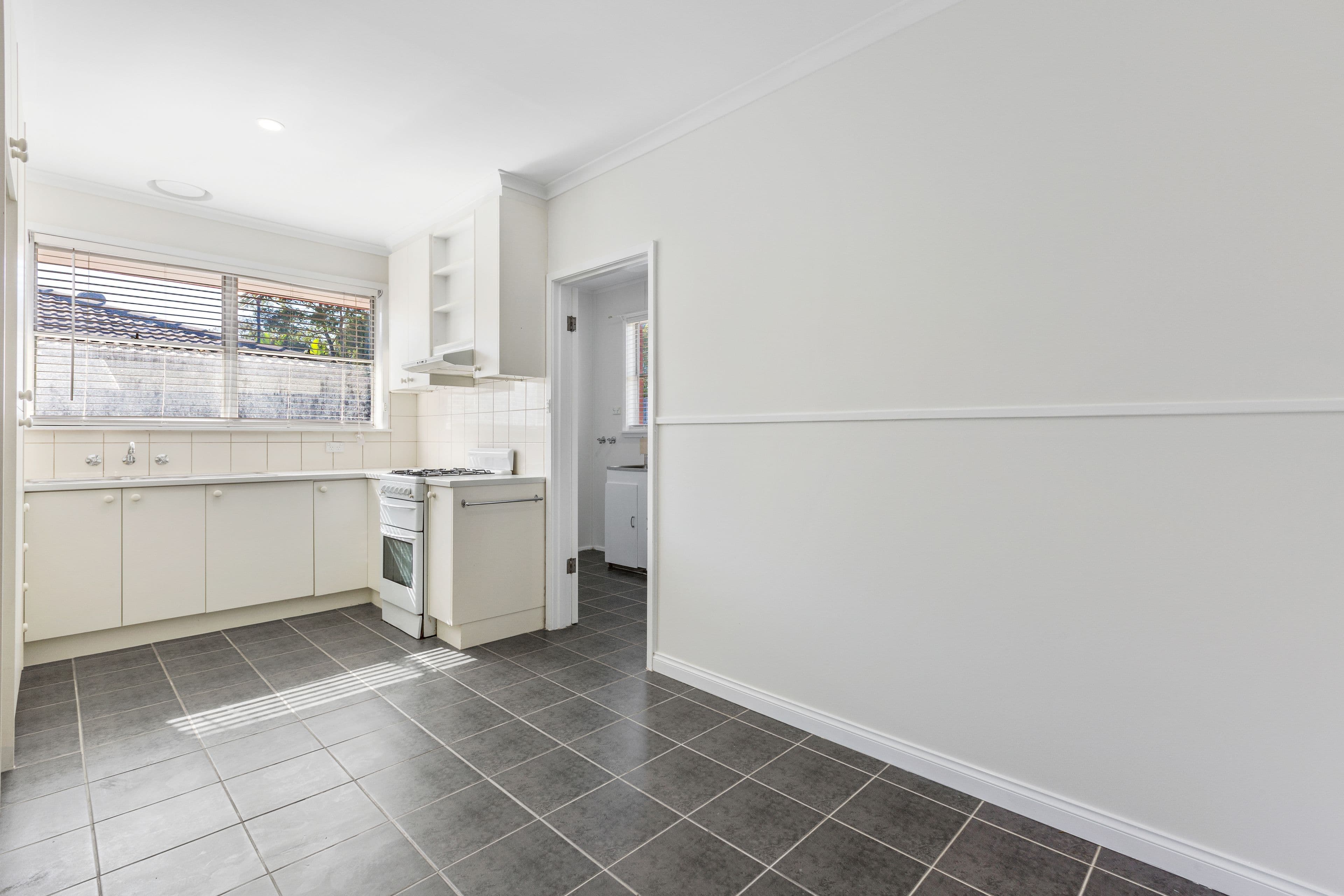 10 Forster Avenue, Frankston North VIC 3200, Frankston North - Thumbnail 4