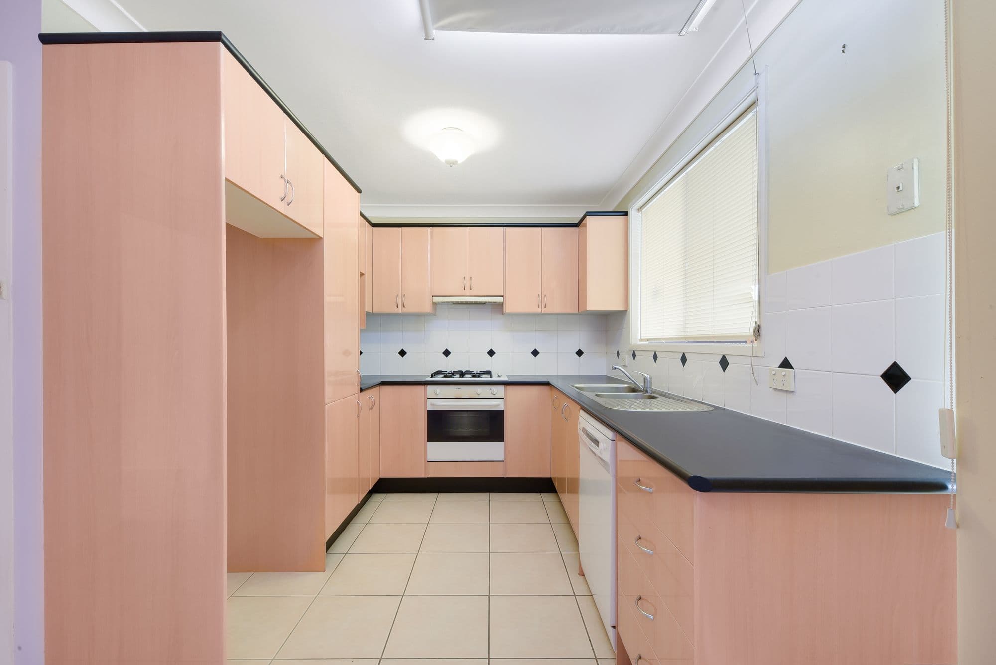 13 Dalkeith Place, St Helens Park - Thumbnail 2