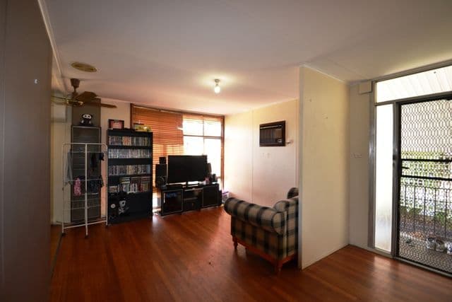 10 Smith Street, SEYMOUR VIC 3660, Seymour - Thumbnail 2