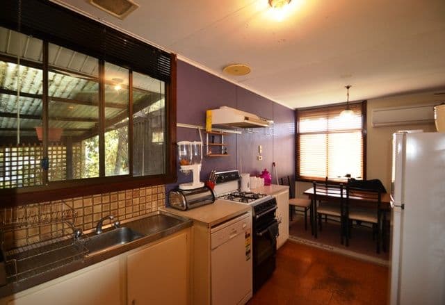 10 Smith Street, SEYMOUR VIC 3660, Seymour - Thumbnail 3