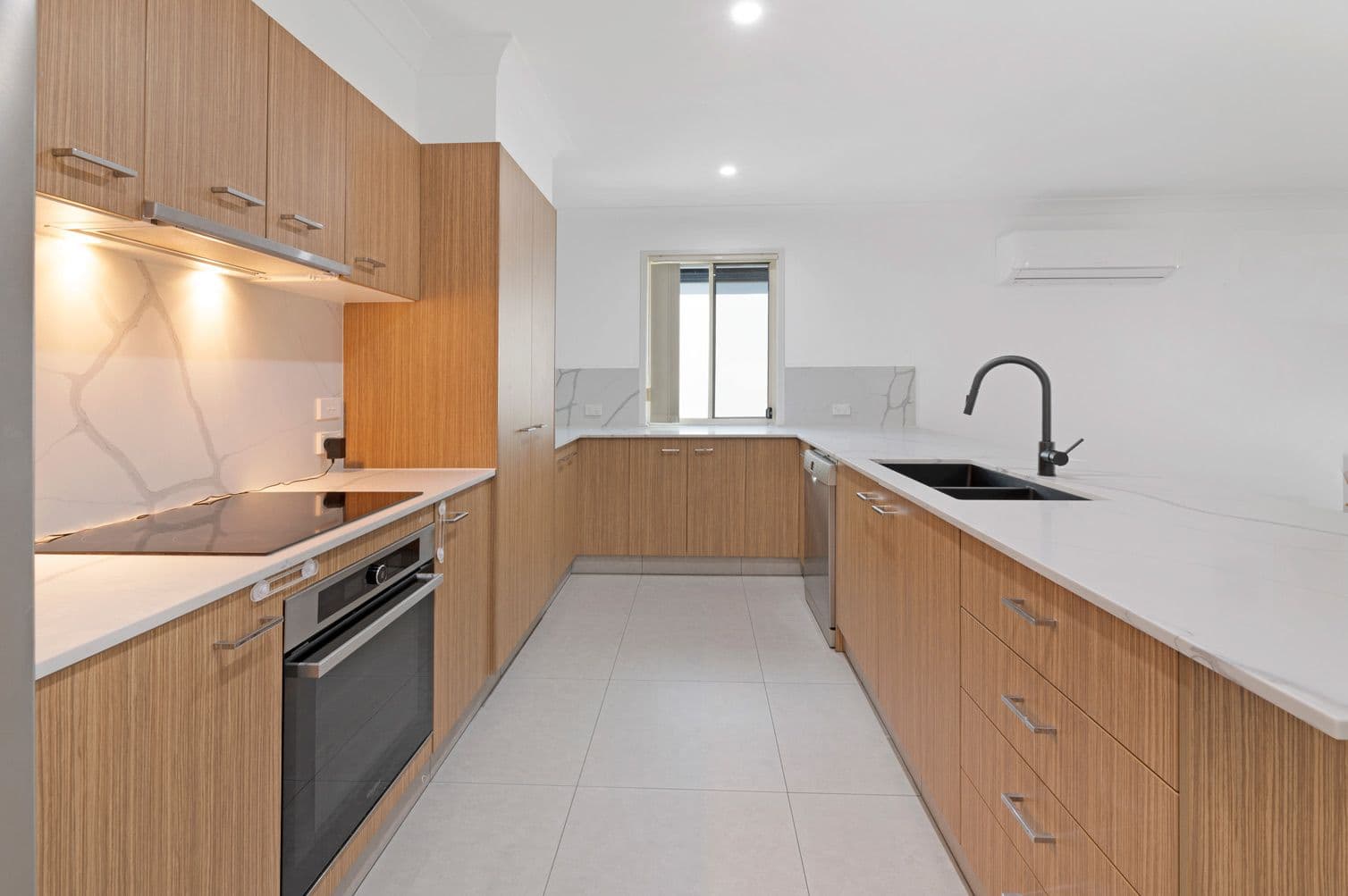 8 Bonner Court, Pacific Pines QLD 4211, Pacific Pines - Thumbnail 2