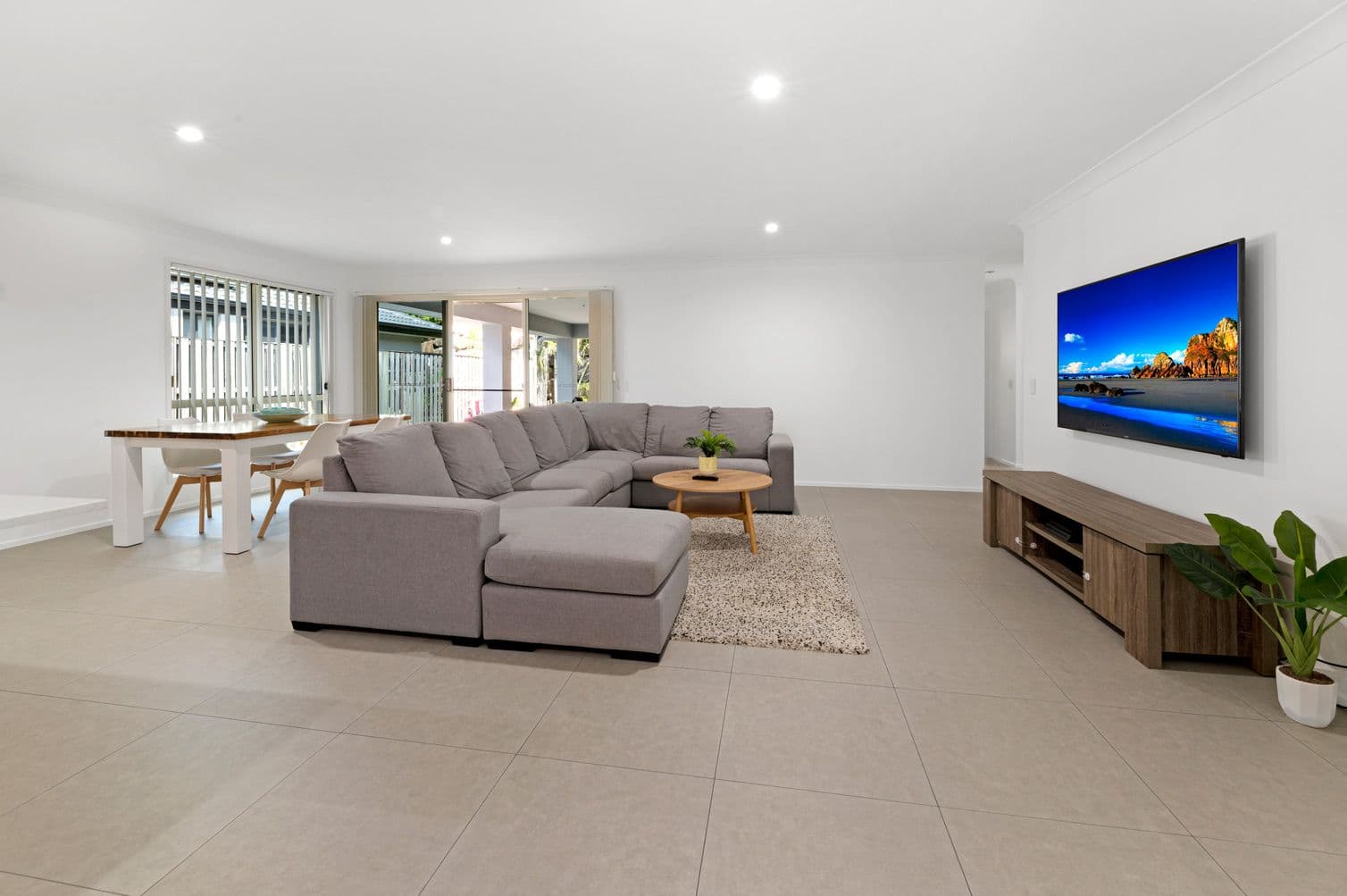 8 Bonner Court, Pacific Pines QLD 4211, Pacific Pines - Thumbnail 6
