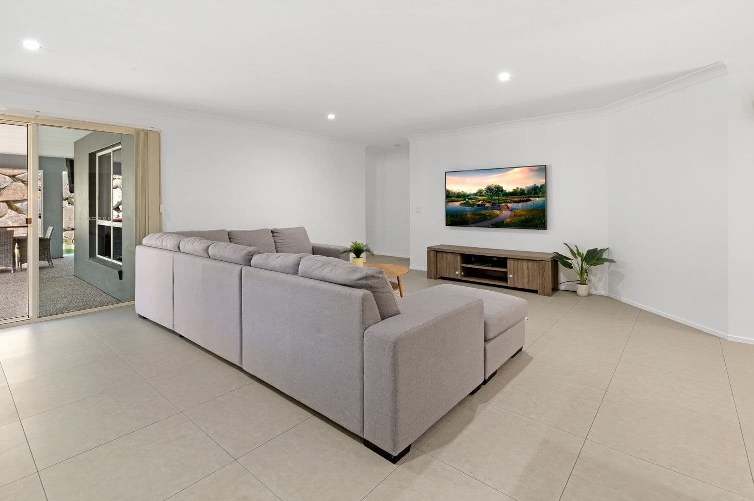 8 Bonner Court, Pacific Pines QLD 4211, Pacific Pines - Thumbnail 7