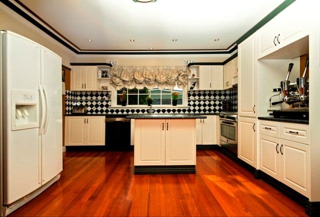 10 Churchill Avenue, RESERVOIR VIC 3073, Reservoir - Thumbnail 3
