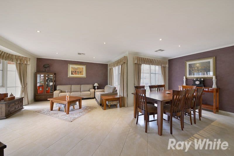 14 Roxanne Close, SCORESBY VIC 3179, Scoresby - Thumbnail 2