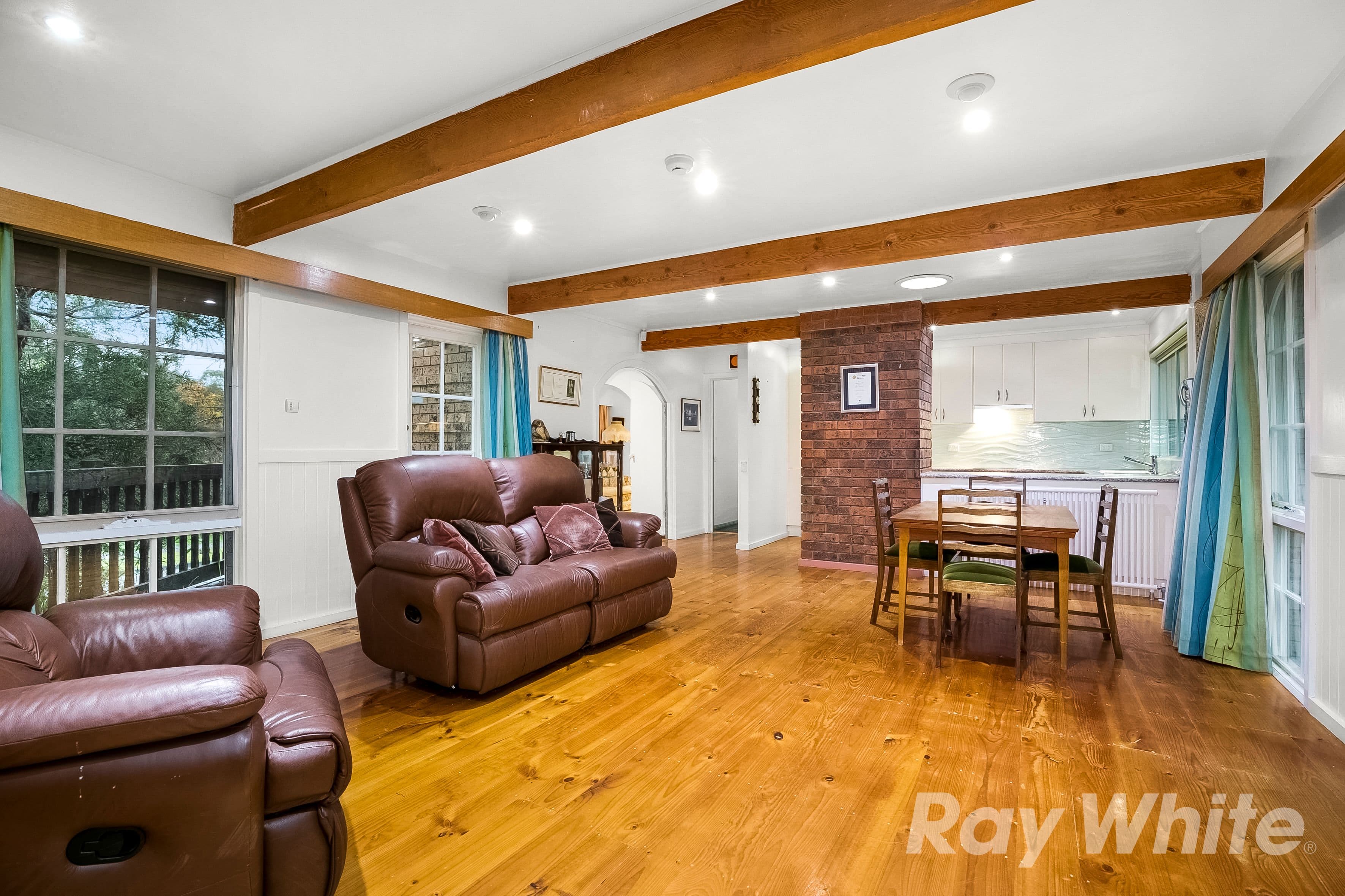 2 Bunker Crescent, Glen Waverley VIC 3150, Glen Waverley - Thumbnail 2