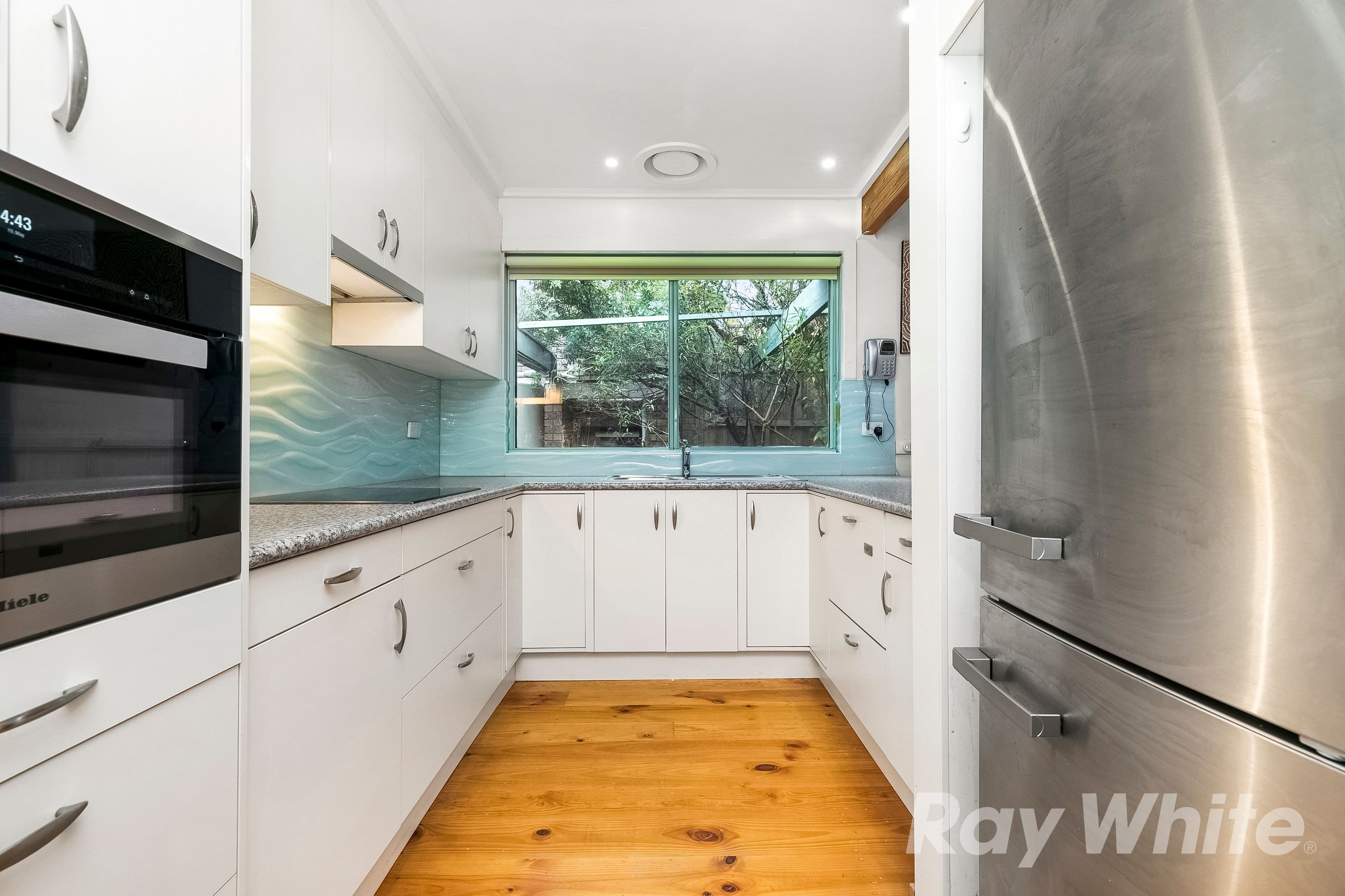2 Bunker Crescent, Glen Waverley VIC 3150, Glen Waverley - Thumbnail 3