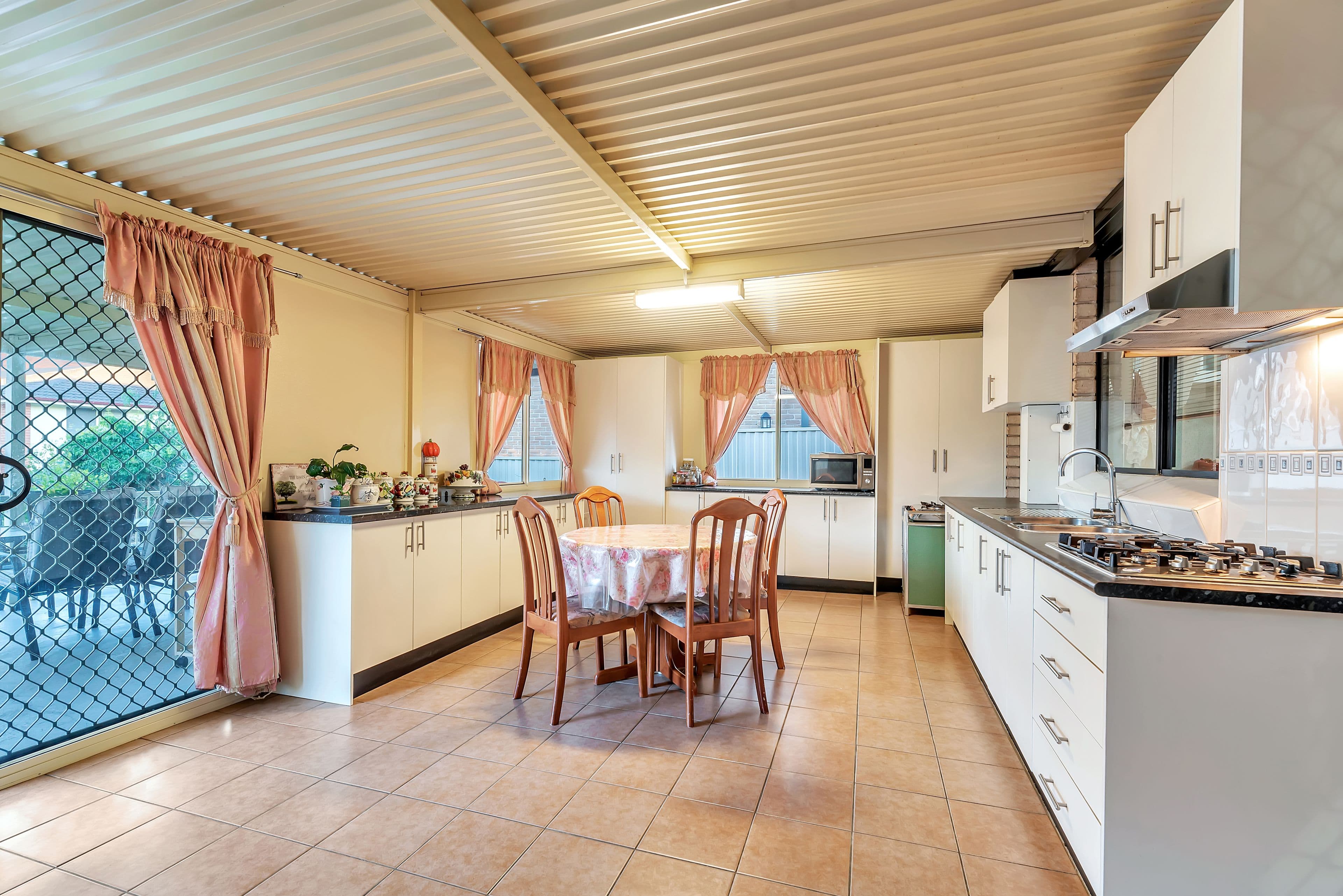 13 Mawbanna Close, West Hoxton - Thumbnail 4
