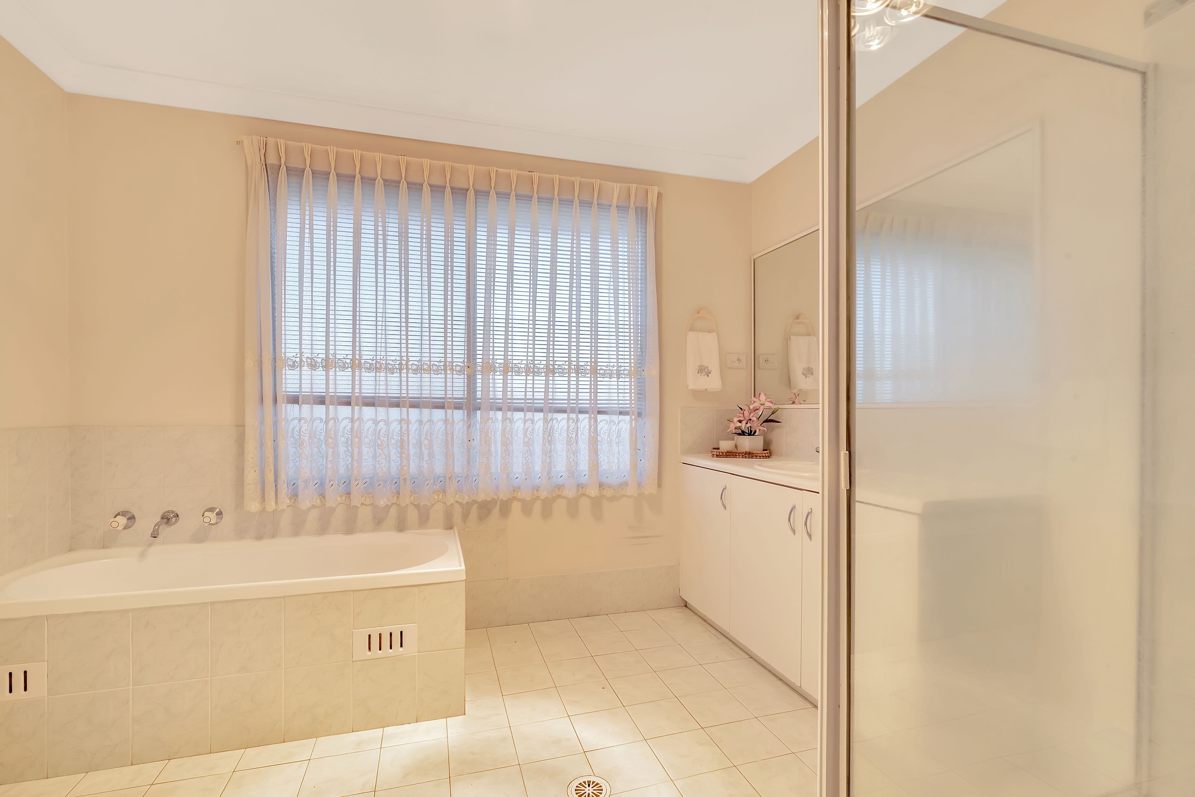 13 Mawbanna Close, West Hoxton - Thumbnail 5