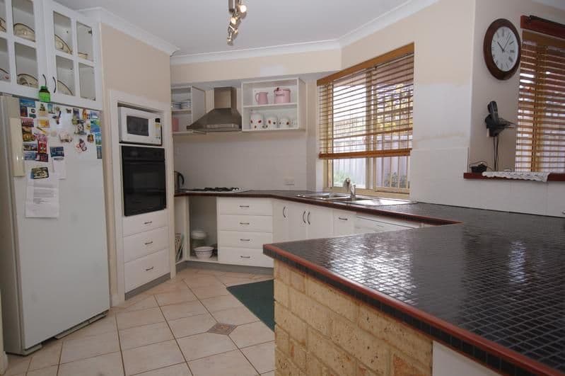 38 Ravenswood Drive, NOLLAMARA WA 6061, Nollamara - Thumbnail 2