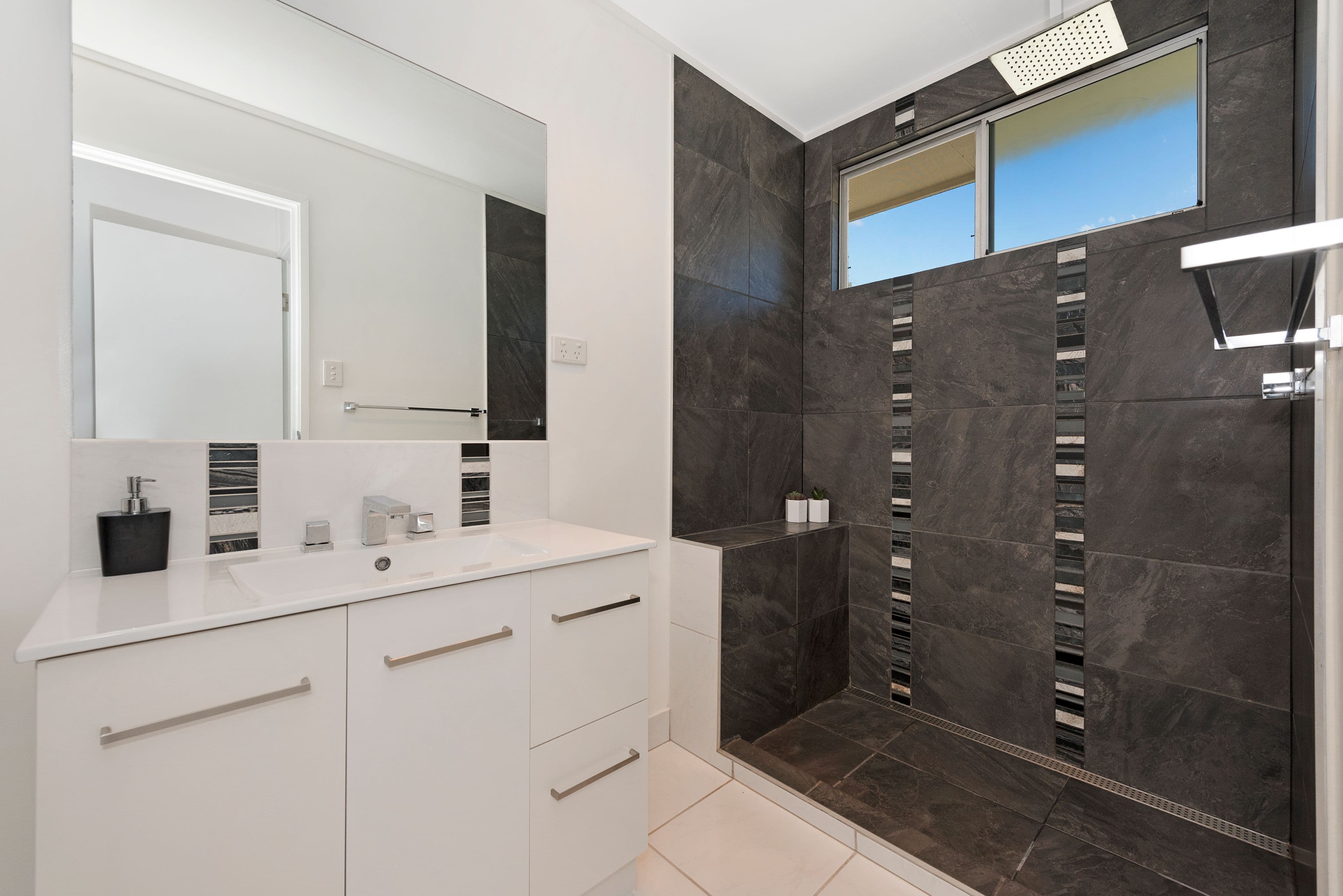 2 Majanna Street, Mount Louisa QLD 4814, Mount Louisa - Thumbnail 7