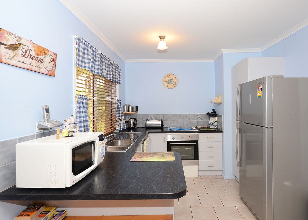18 Warrego Drive, POINT VERNON QLD 4655, Point Vernon - Thumbnail 5