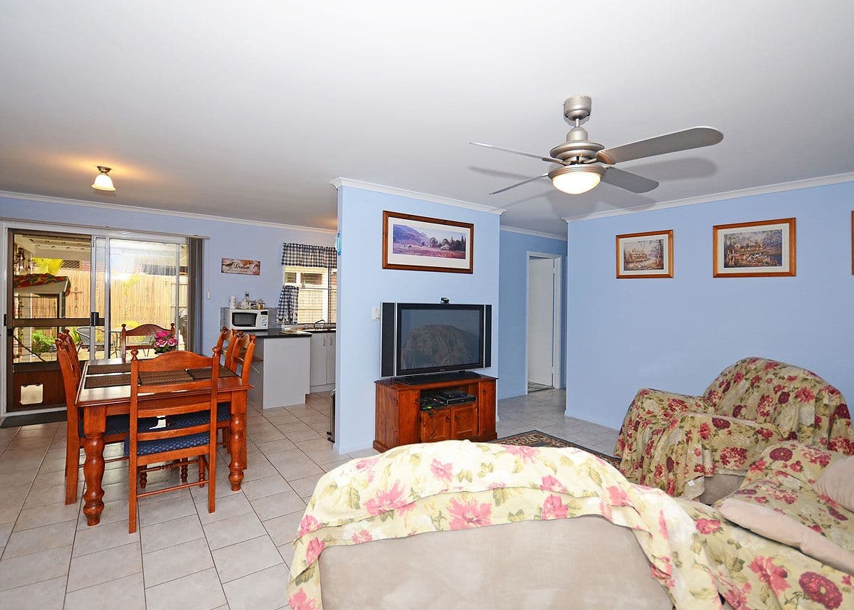 18 Warrego Drive, POINT VERNON QLD 4655, Point Vernon - Thumbnail 6