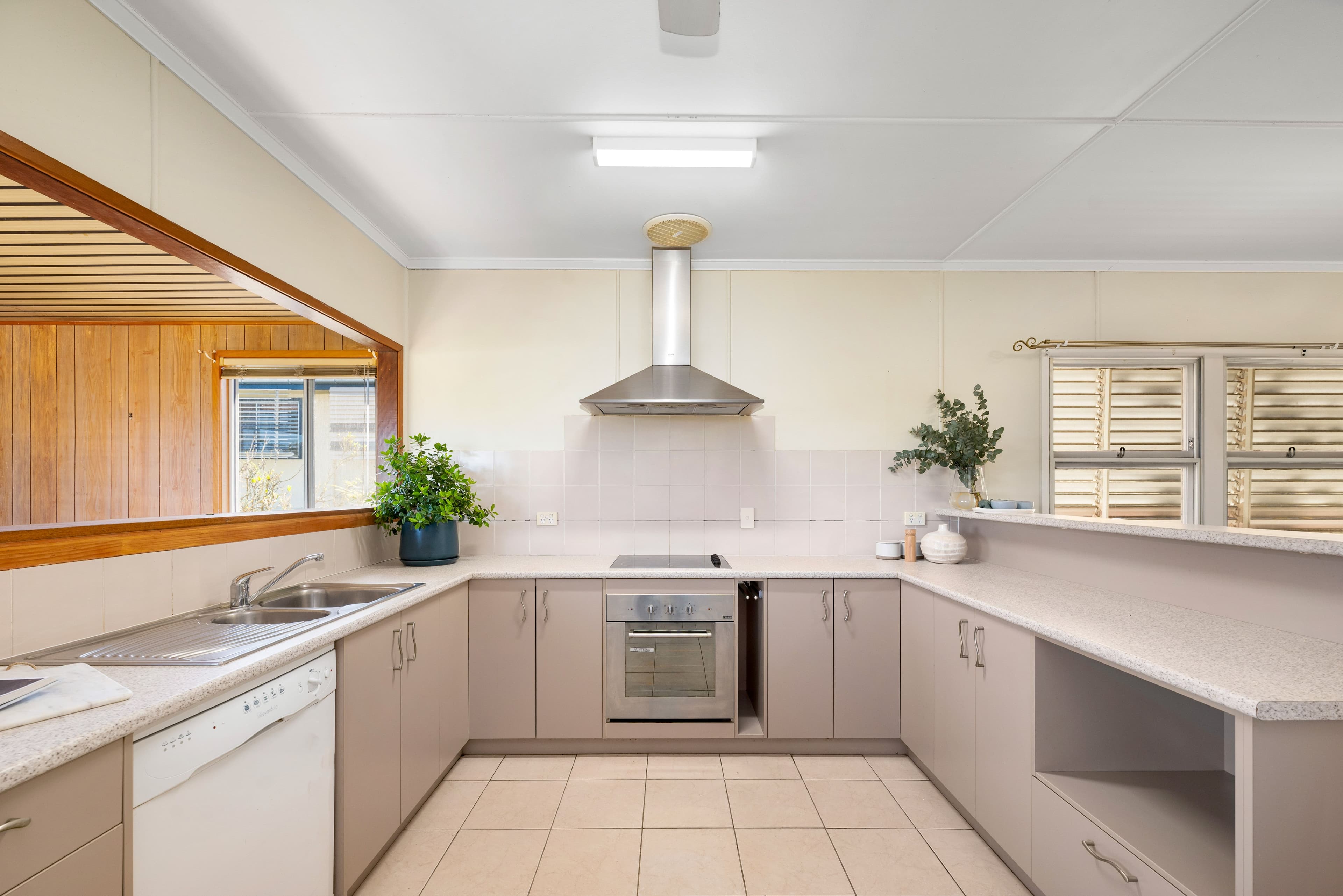16 Eastbourne Street, Chermside West QLD 4032, Chermside West - Thumbnail 7