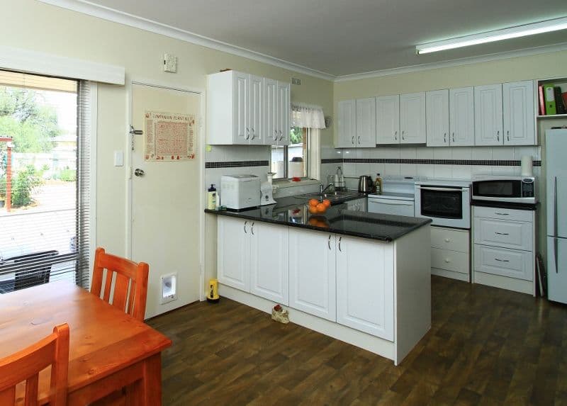 3 Playne Street, HEATHCOTE VIC 3523, Heathcote - Thumbnail 3