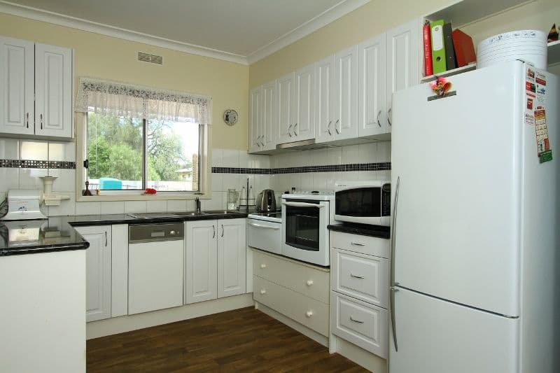3 Playne Street, HEATHCOTE VIC 3523, Heathcote - Thumbnail 6