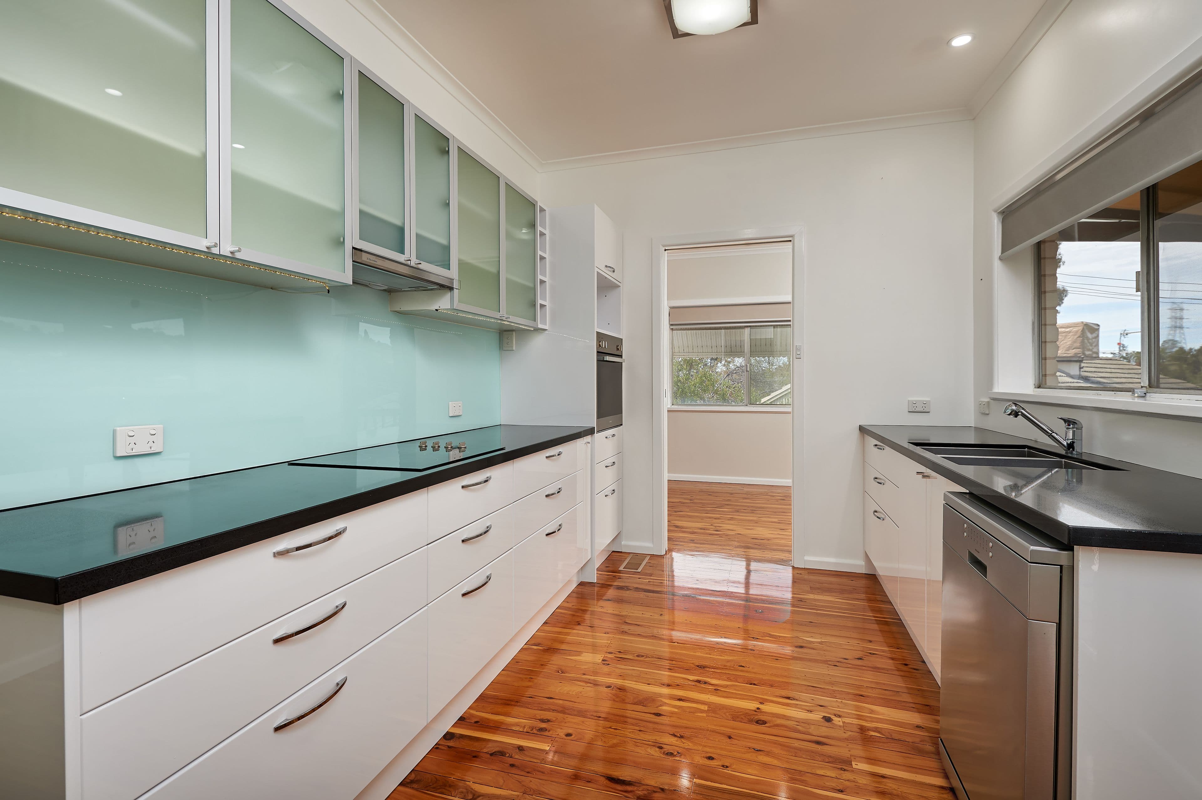 12 Warrawong Street, Kooringal - Thumbnail 4