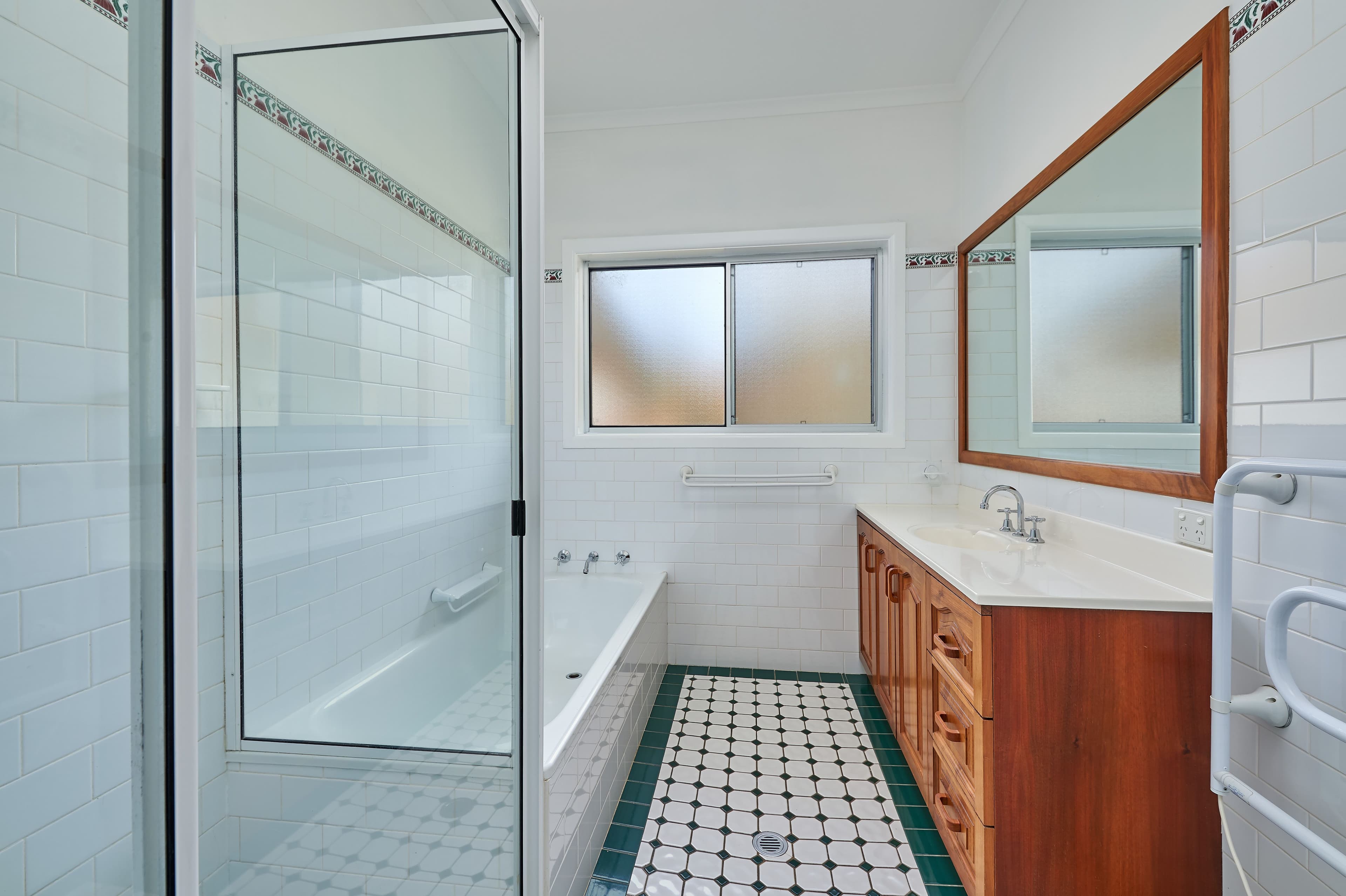 12 Warrawong Street, Kooringal - Thumbnail 8