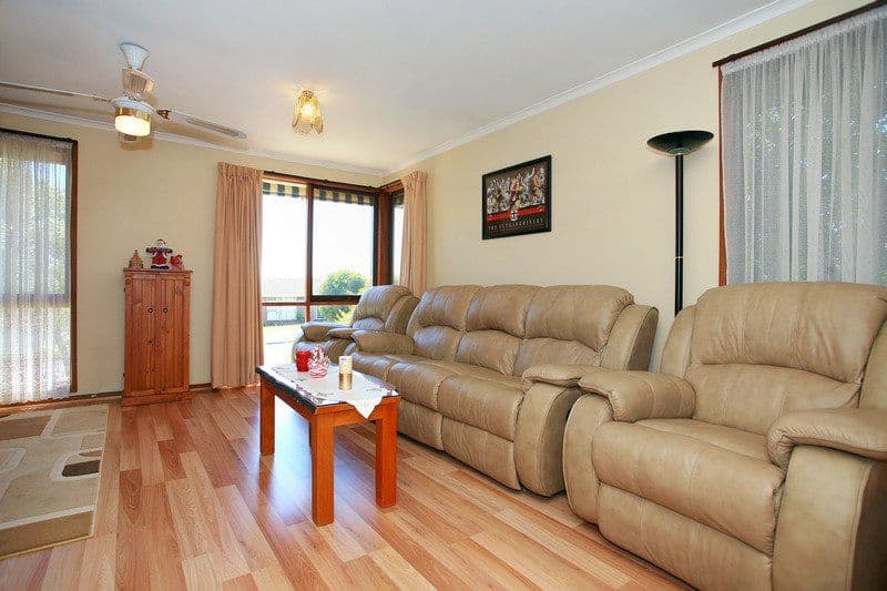 42 Huntington Drive, HAMPTON PARK VIC 3976, Hampton Park - Thumbnail 3