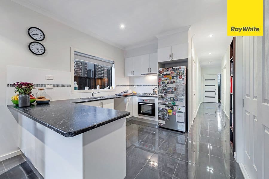 21 Fermont Avenue, Craigieburn VIC 3064, Craigieburn - Thumbnail 2