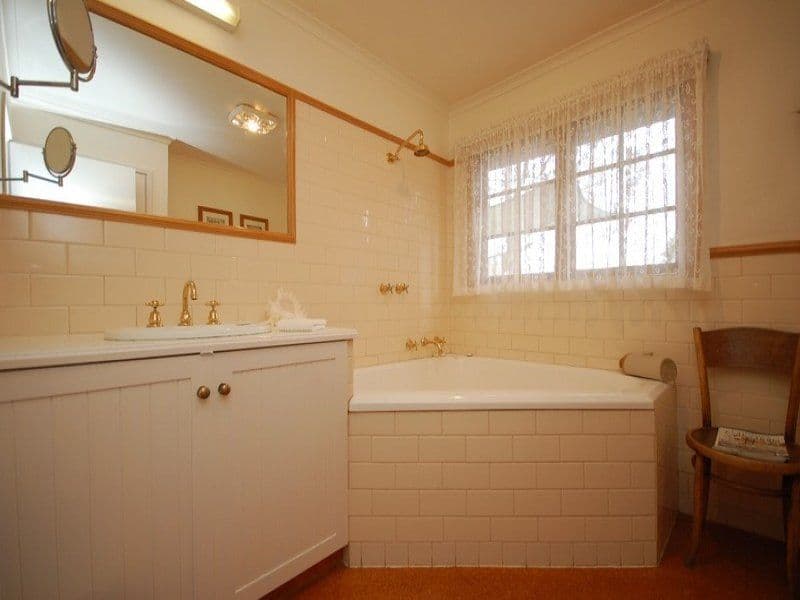 4 Aqueduct Avenue, MOUNT EVELYN VIC 3796, Mount Evelyn - Thumbnail 8