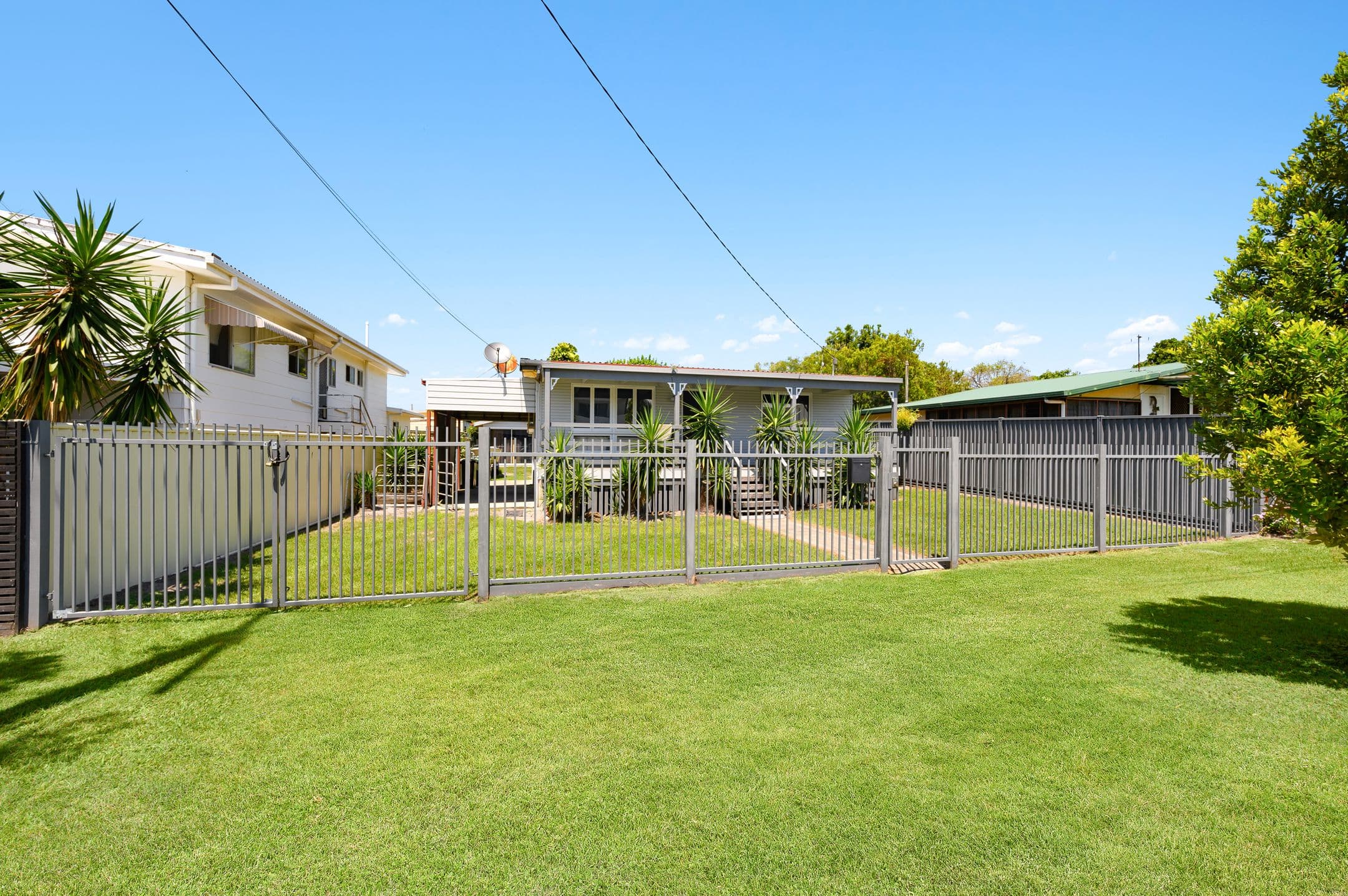 10 Plover Avenue, Paradise Point QLD 4216, Paradise Point - Thumbnail 3